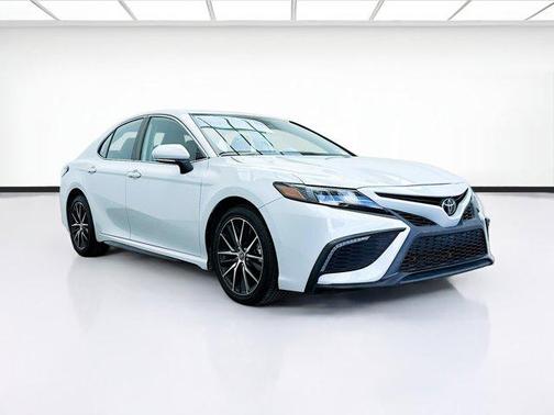Ice 2022 Toyota Camry SE