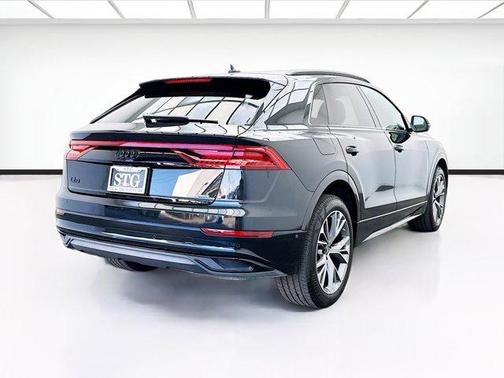 2022 Audi Q8 55 Premium