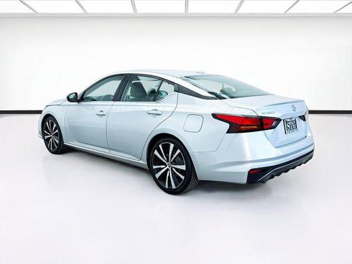 2020 Nissan Altima SR FWD