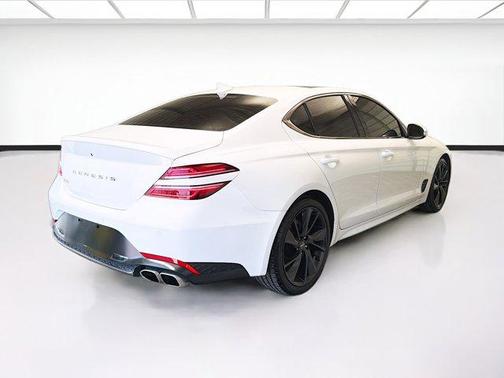 Uyuni White 2023 Genesis G70 2.0T RWD
