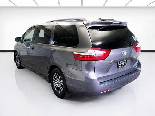 2019 Toyota Sienna XLE