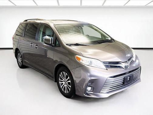 2019 Toyota Sienna XLE