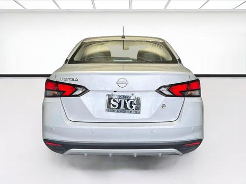 Brilliant Silver Metallic 2023 Nissan Versa 1.6 S