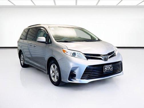 2018 Toyota Sienna LE