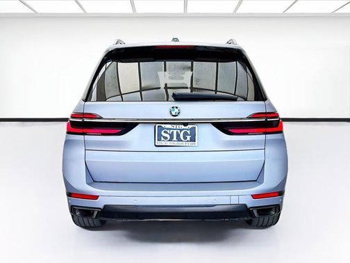 Black Sapphire Metallic 2023 BMW X7 xDrive40i