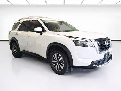 Pearl White Tricoat 2023 Nissan Pathfinder SL FWD