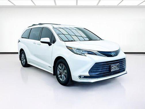 2021 Toyota Sienna XLE