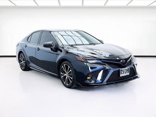 Midnight Black Metallic 2019 Toyota Camry SE