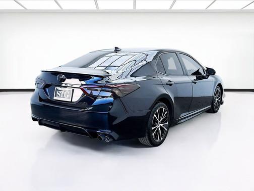 Midnight Black Metallic 2019 Toyota Camry SE