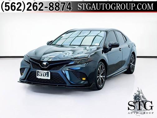 Midnight Black Metallic 2019 Toyota Camry SE