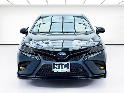 Midnight Black Metallic 2019 Toyota Camry SE