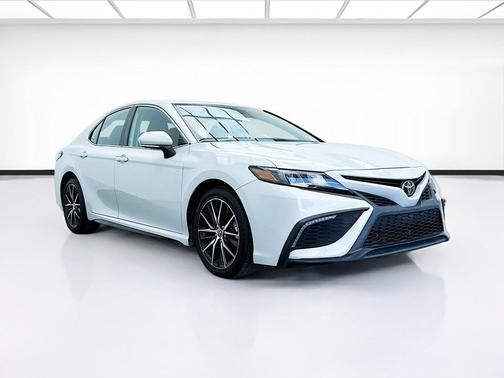 Ice 2022 Toyota Camry SE