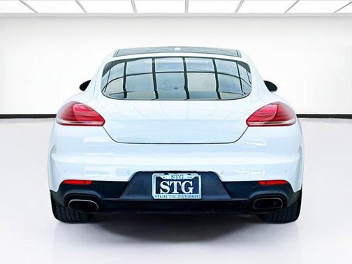2016 Porsche Panamera Edition