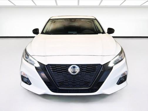Pearl White Tricoat 2022 Nissan Altima SR Intelligent AWD