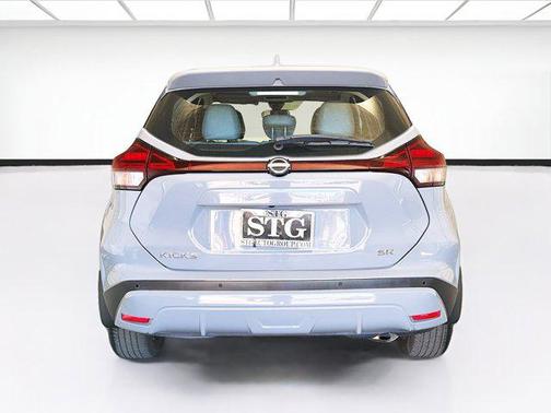 Boulder Gray Pearl 2023 Nissan Kicks SR