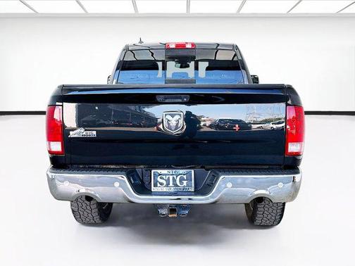 Brilliant Black Crystal Pearlcoat 2016 RAM 1500 Big Horn