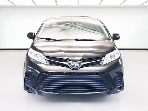 2020 Toyota Sienna LE