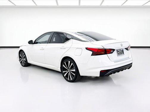 2022 Nissan Altima SR FWD