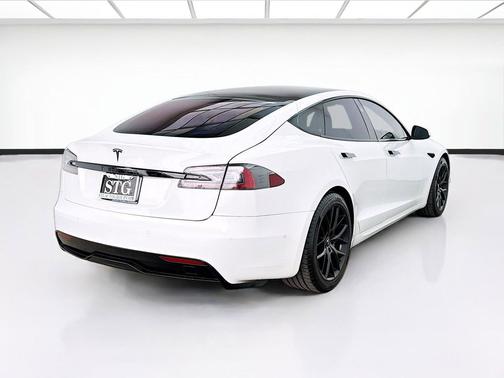 Pearl White Multi-Coat 2022 Tesla Model S Base