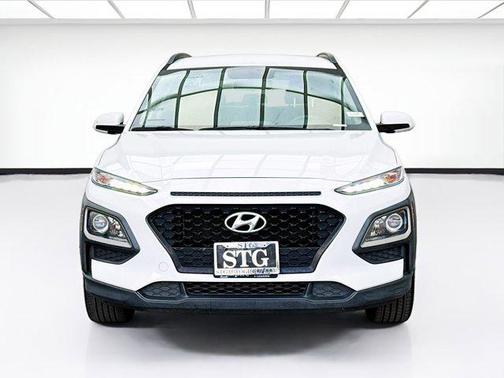 Chalk White 2018 Hyundai KONA SEL
