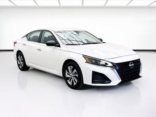 Glacier White 2025 Nissan Altima S FWD