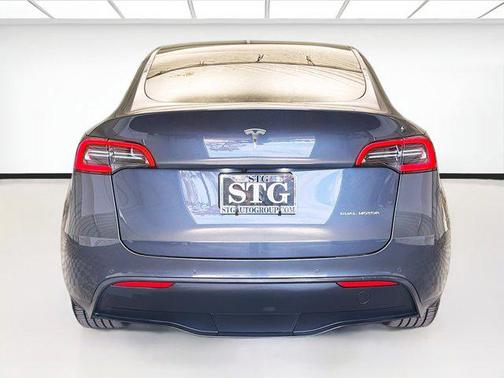 2022 Tesla Model Y Long Range Dual Motor All-Wheel Drive