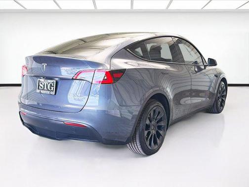 2022 Tesla Model Y Long Range Dual Motor All-Wheel Drive