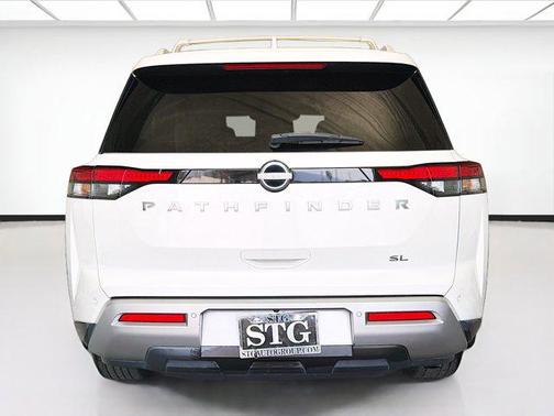 Pearl White Tricoat 2023 Nissan Pathfinder SL FWD