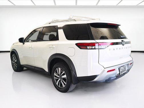 Pearl White Tricoat 2023 Nissan Pathfinder SL FWD