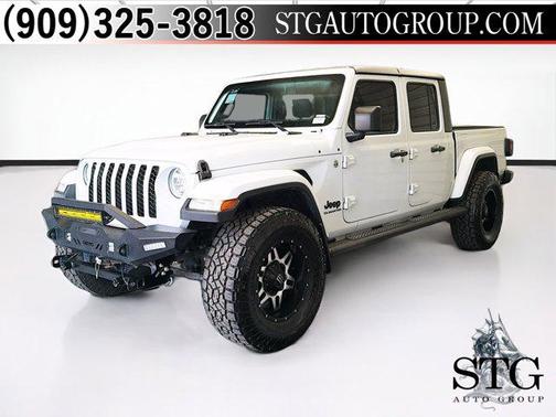 Bright White Clearcoat 2021 Jeep Gladiator Sport S