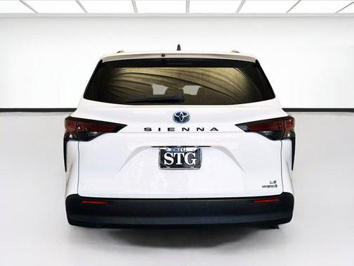 2021 Toyota Sienna LE