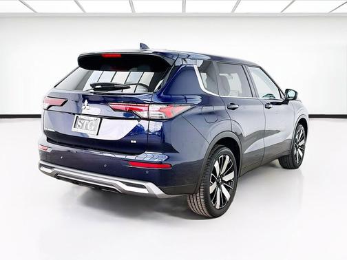 Cosmic Blue Metallic 2025 Mitsubishi Outlander SE S-AWC