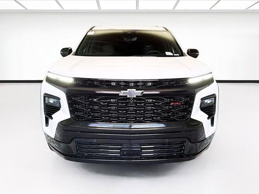 Iridescent Pearl Tricoat 2024 Chevrolet Traverse RS