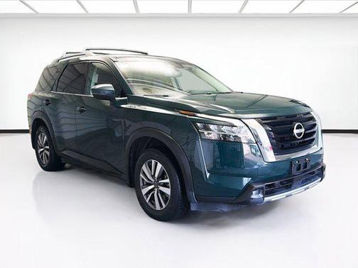 2022 Nissan Pathfinder SL 2WD