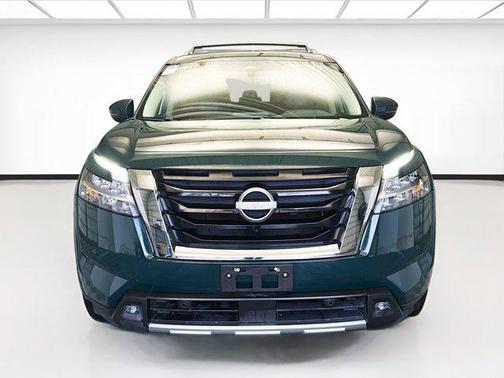 2022 Nissan Pathfinder SL 2WD