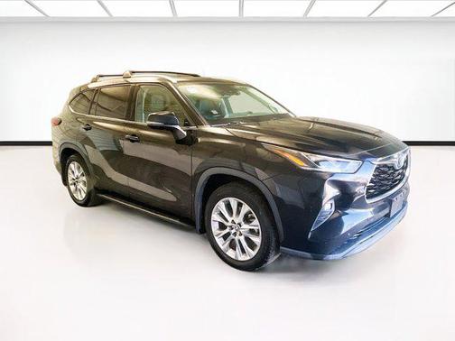 Midnight Black Metallic 2023 Toyota Highlander Hybrid Limited