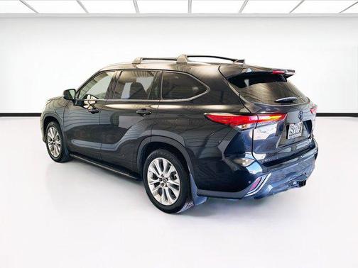 Midnight Black Metallic 2023 Toyota Highlander Hybrid Limited