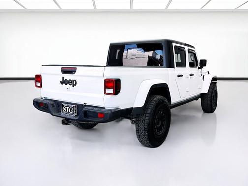 Bright White Clearcoat 2023 Jeep Gladiator Willys 4x4