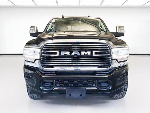 Diamond Black Crystal Pearlcoat 2023 RAM 2500 Laramie Crew Cab 4x4 6'4' Box