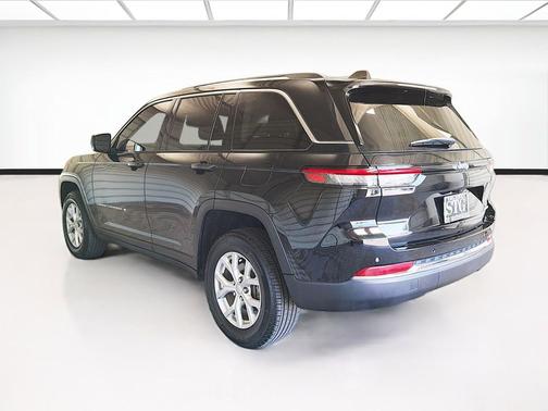Diamond Black Crystal Pearlcoat 2023 Jeep Grand Cherokee Limited