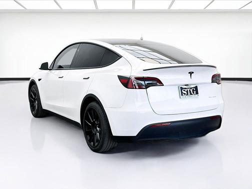 Pearl White Multi-Coat 2024 Tesla Model Y Long Range Dual Motor All-Wheel Drive