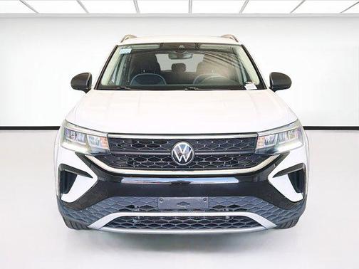 Pure White 2023 Volkswagen Taos 1.5T S