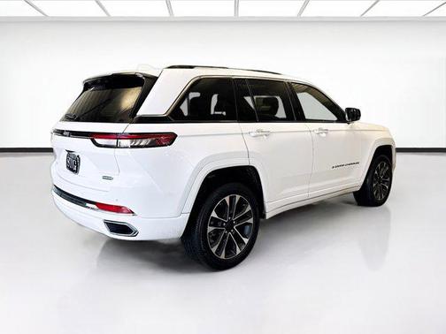 2022 Jeep Grand Cherokee Overland