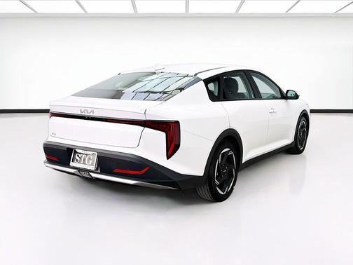 Snow White Pearl 2025 Kia K4 EX