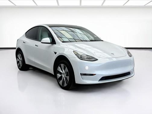 Pearl White Multi-Coat 2022 Tesla Model Y Long Range Dual Motor All-Wheel Drive