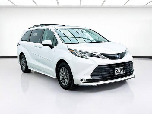 2022 Toyota Sienna XLE