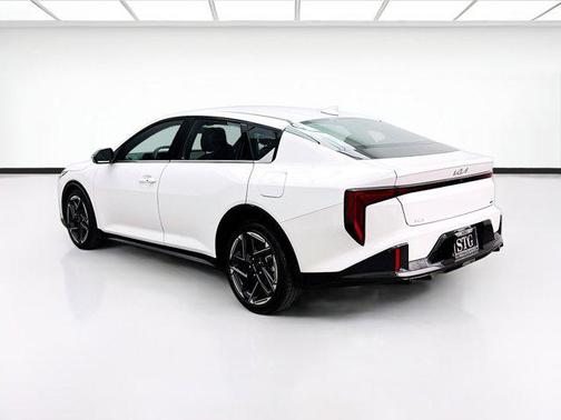 Snow White Pearl 2025 Kia K4 GT-Line