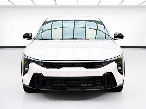 Snow White Pearl 2025 Kia K4 GT-Line