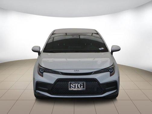 Photo 3 of 25 of 2020 Toyota Corolla SE