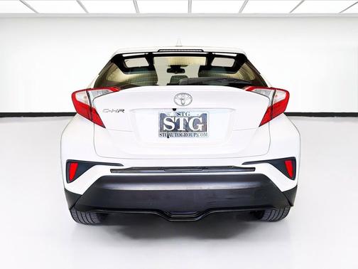 Blizzard Pearl 2019 Toyota C-HR XLE